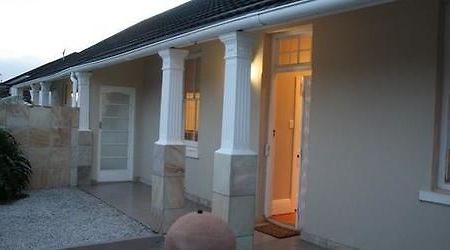 Guesthouse On Irvine Port Elizabeth Exterior photo